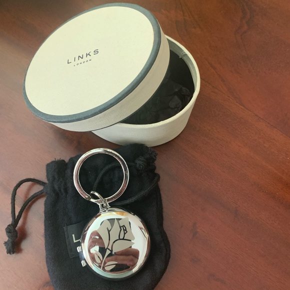 Keychain - Picture 1 of 4